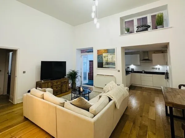 Verdin House CW9