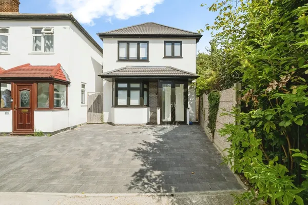 Maclennan Avenue, Rainham, RM13