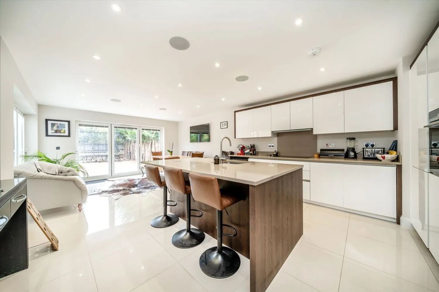 Hanger Hill, Weybridge, KT13 photo 4
