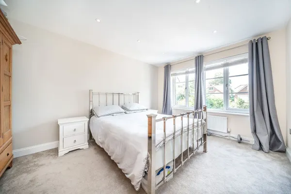 Hanger Hill, Weybridge, KT13 photo 7