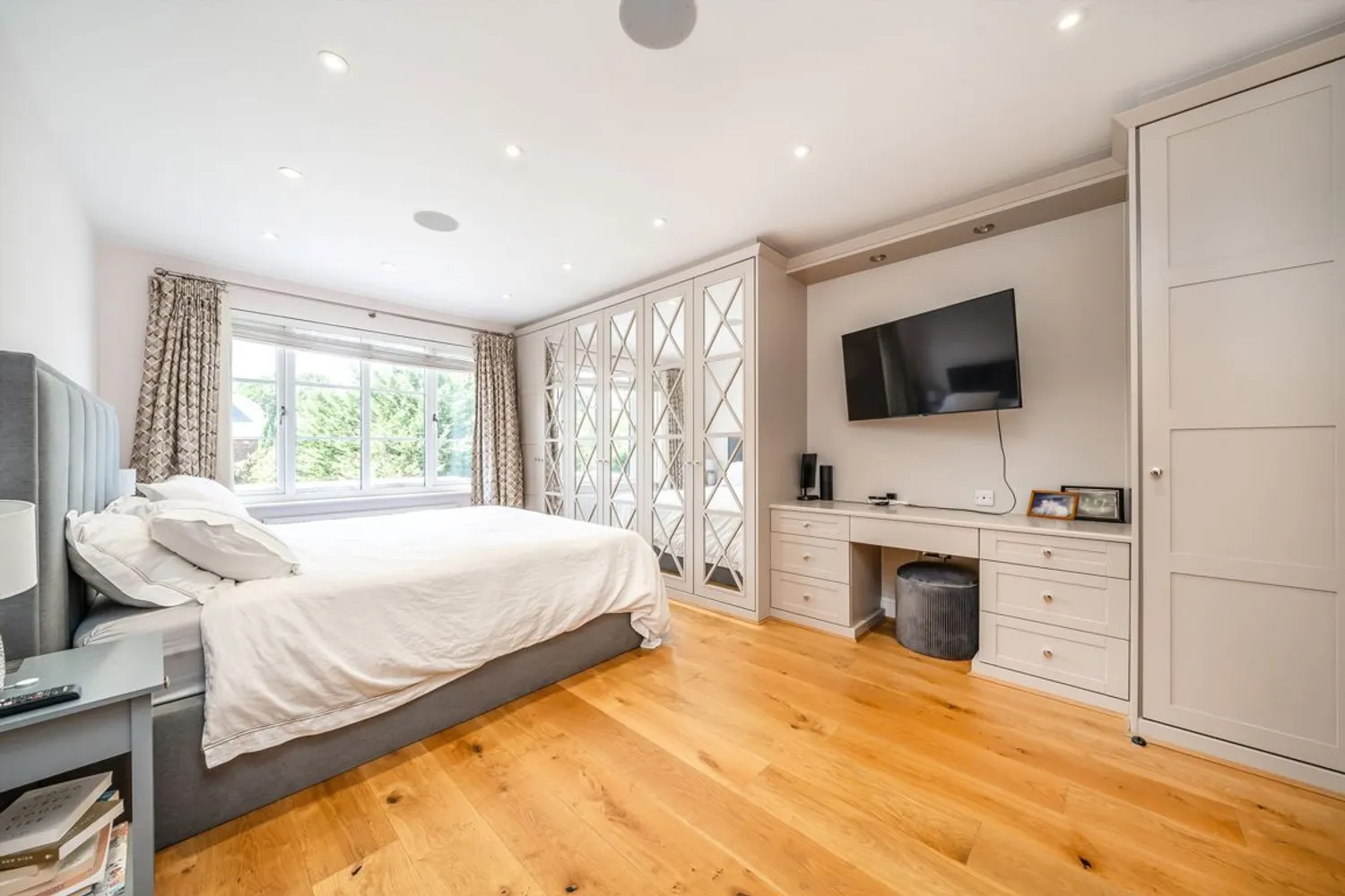 Hanger Hill, Weybridge, KT13 photo 8