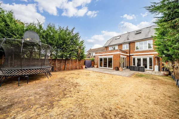 Hanger Hill, Weybridge, KT13 photo 11
