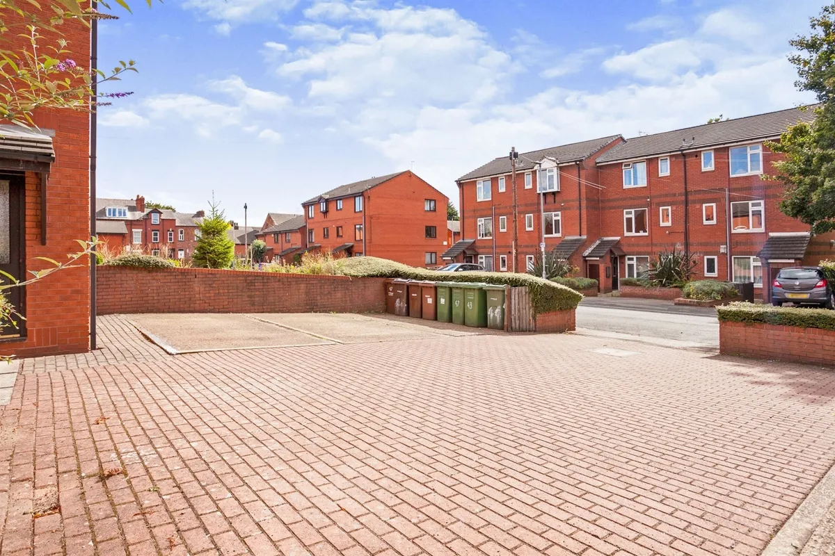 Dickinson Court, WAKEFIELD