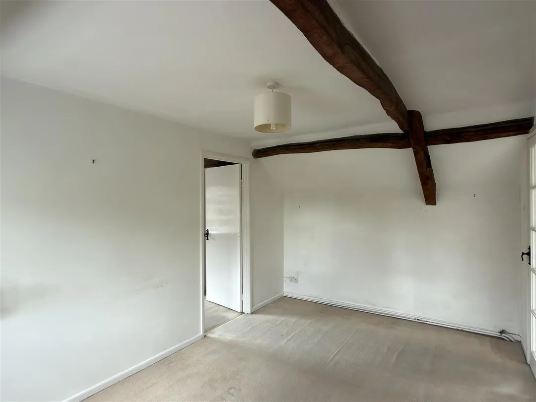 https://mr0.homeflow-assets.co.uk/files/photo/image/48120/6119/_x_/qPZC4BJ0mkGbbFBa57zNqw.jpg