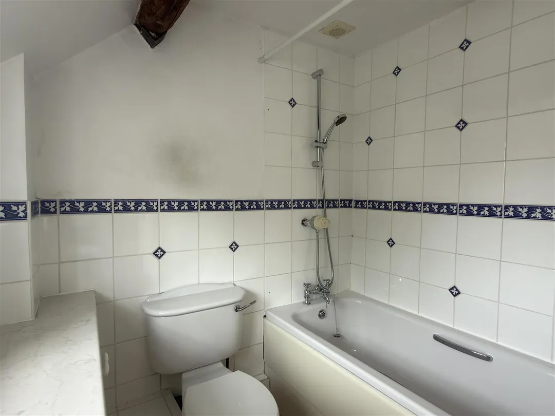 https://mr0.homeflow-assets.co.uk/files/photo/image/48120/6121/_x_/OsFwI-xrtUObJ0d-0wkqgw.jpg