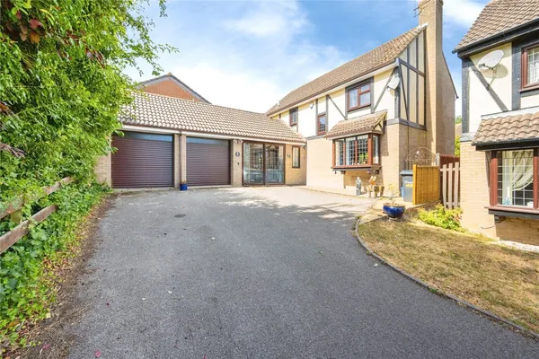 Ennismore Green, Luton, Bedfordshire,...