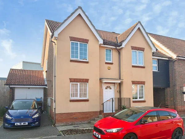 4 Bedroom House in Stour Close, Harwi...