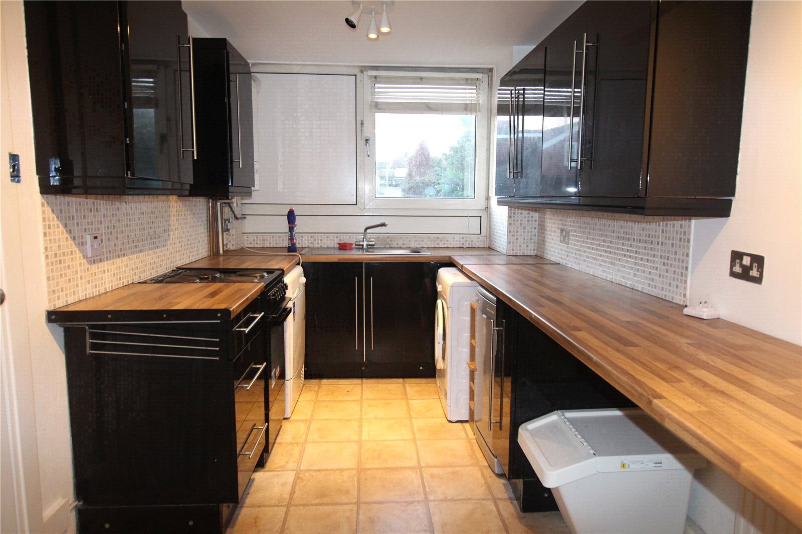 Ray Lodge Road, Woodford Green, IG8 Image 2