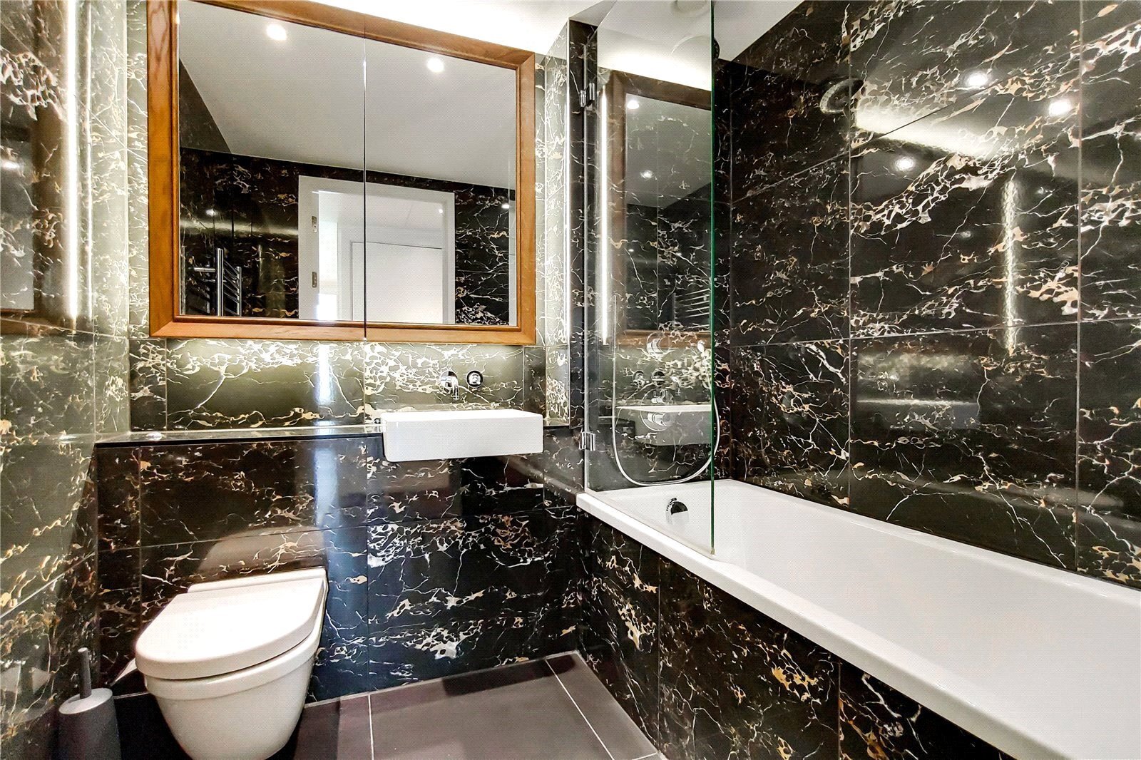 Wandsworth Road, London, SW8 Image 8
