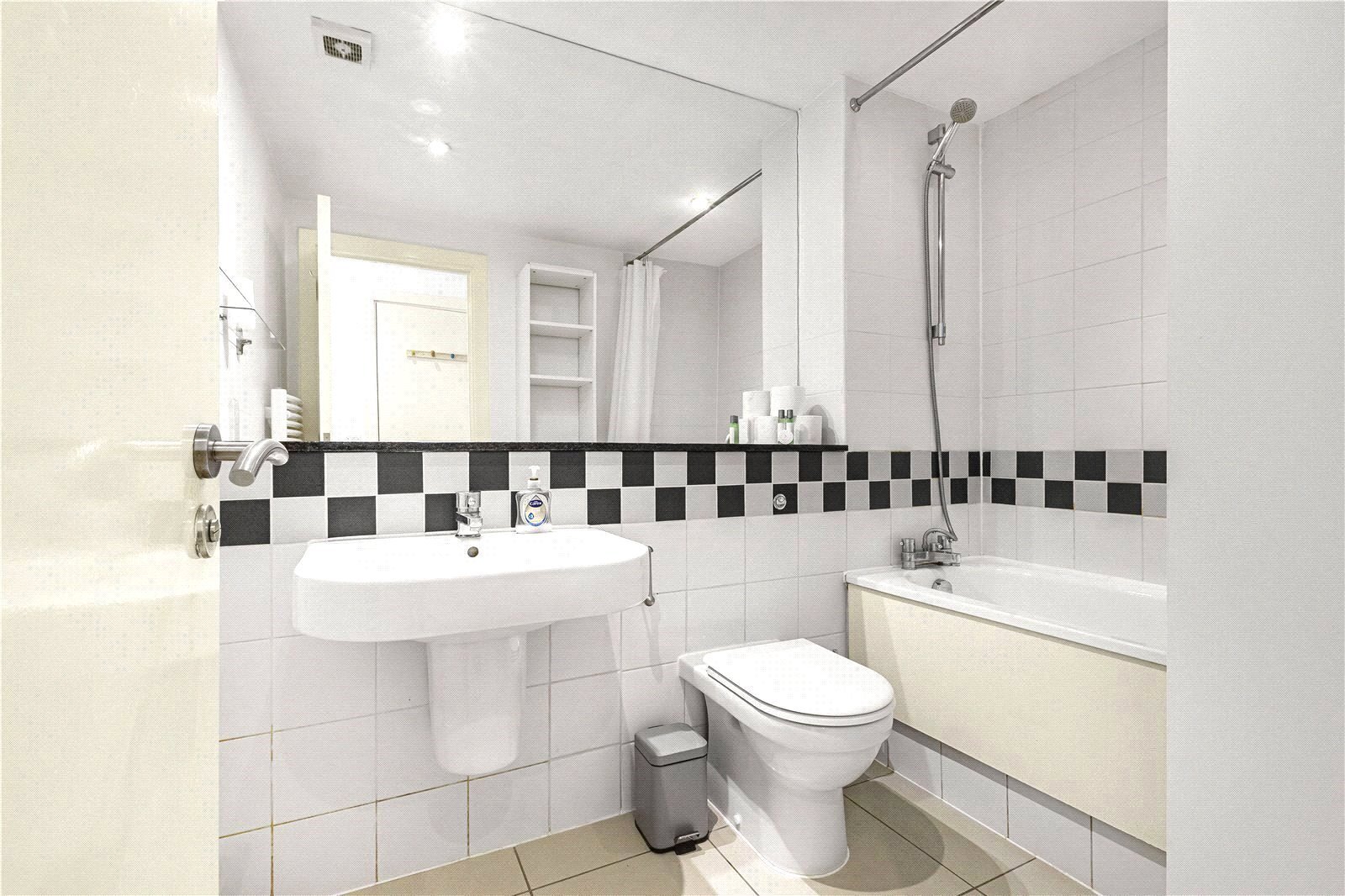 Leyden Street, London, E1 Image 15