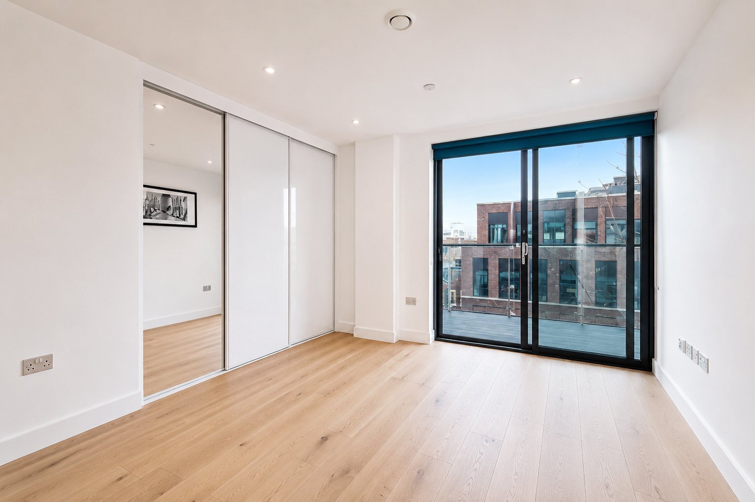 Kensington Apartments, Aldgate East, London, E1 Image 3