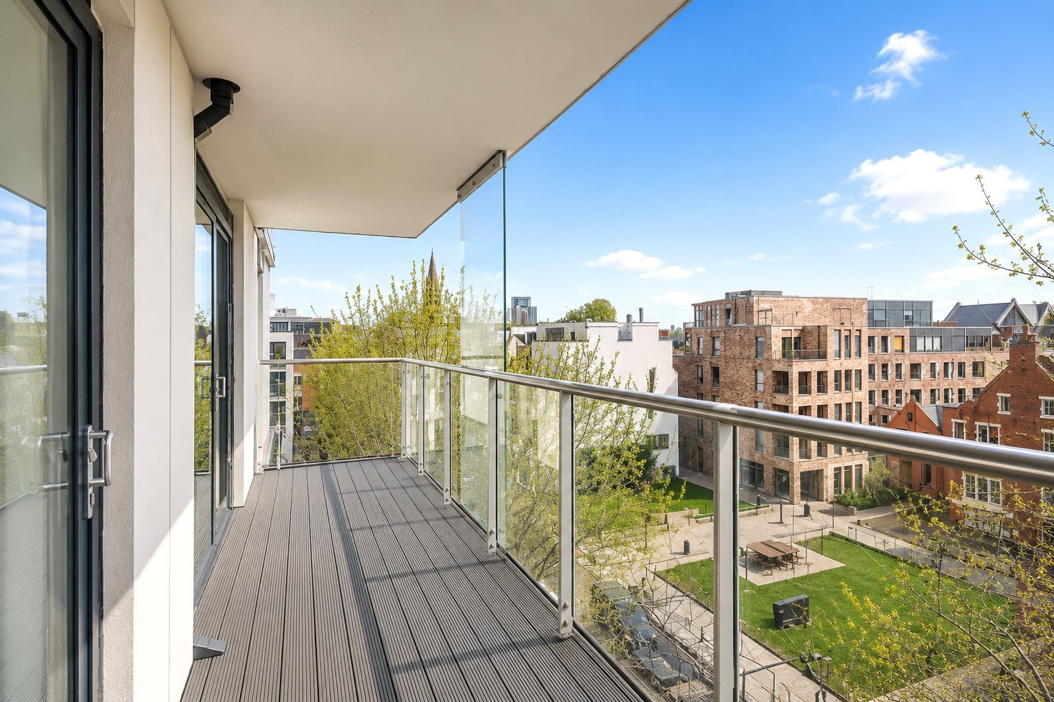 Kensington Apartments, Aldgate East, London, E1 Image 7