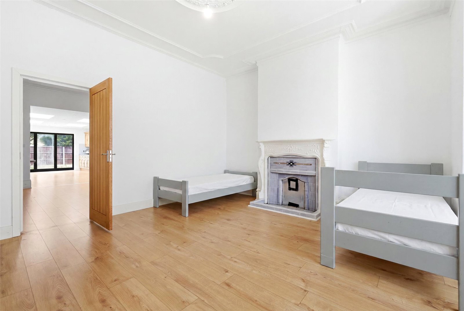 Aldersbrook Road, London, E12 Image 17