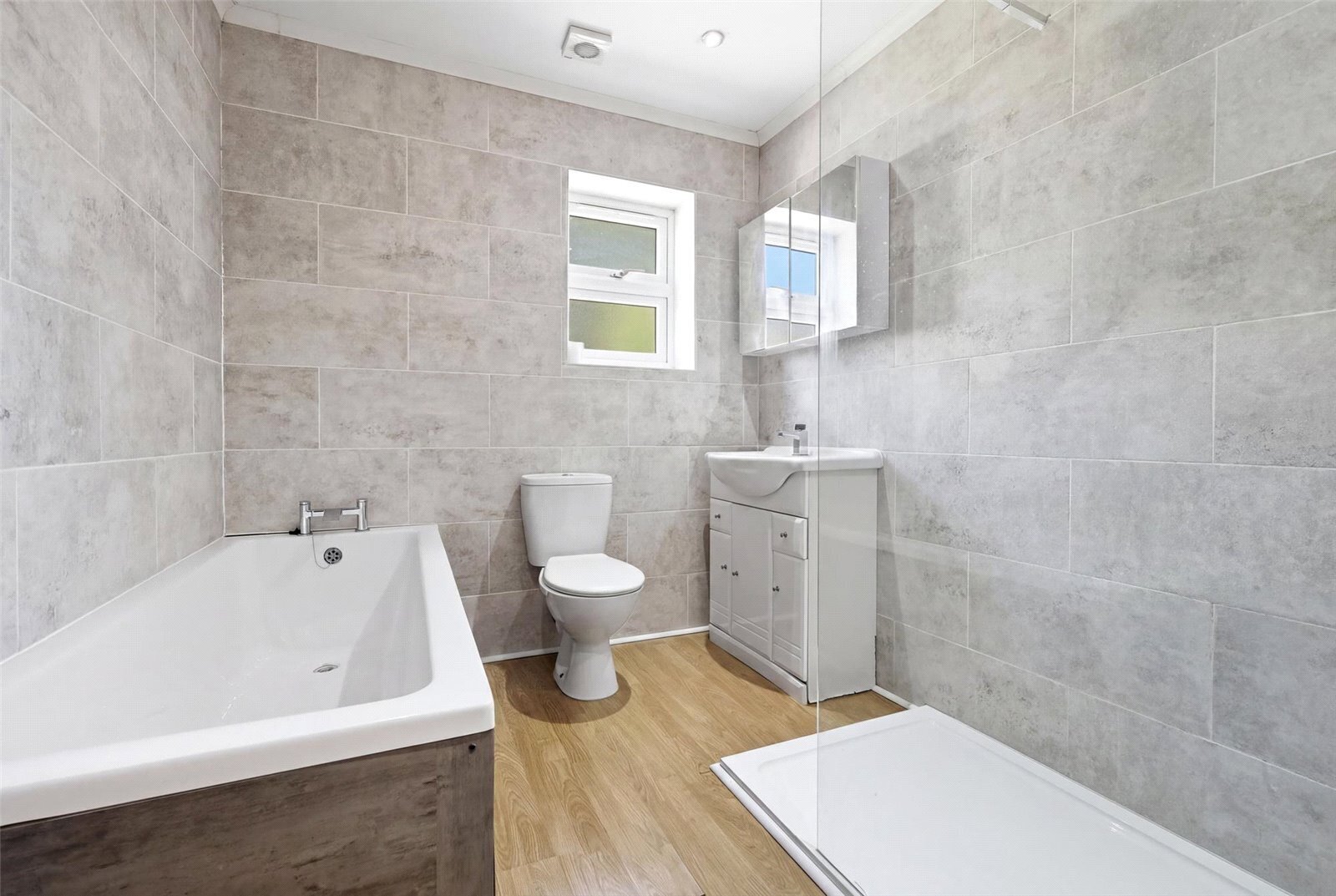 Aldersbrook Road, London, E12 Image 18