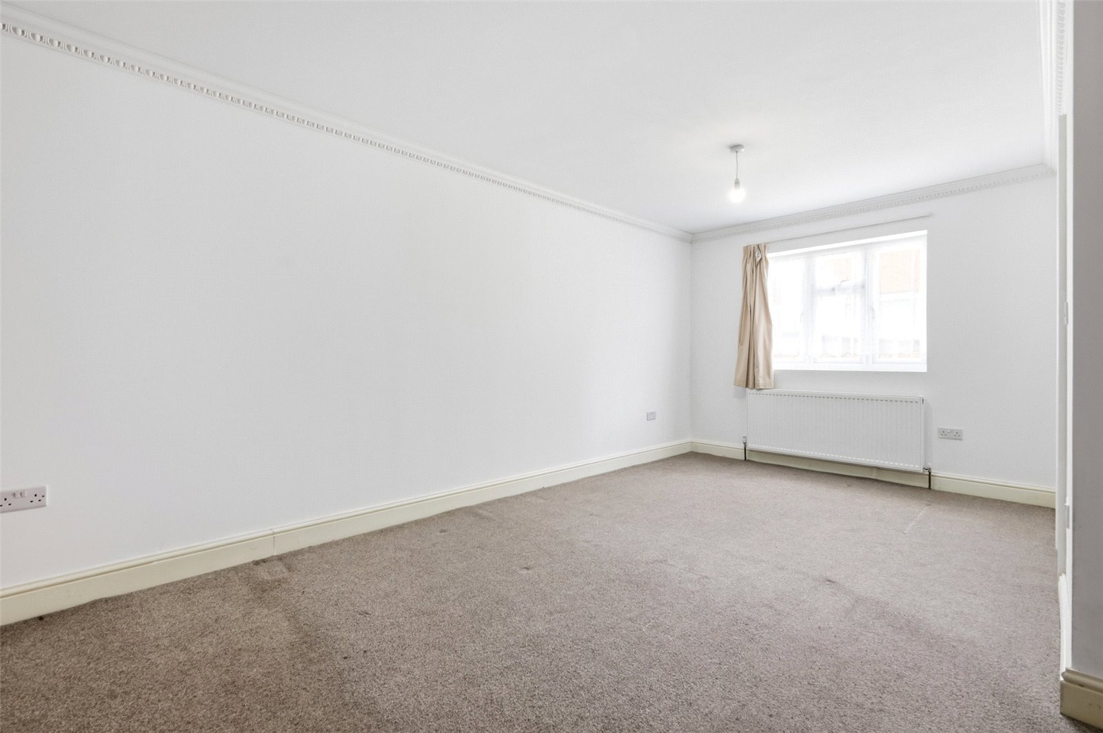Aldersbrook Road, London, E12 Image 20