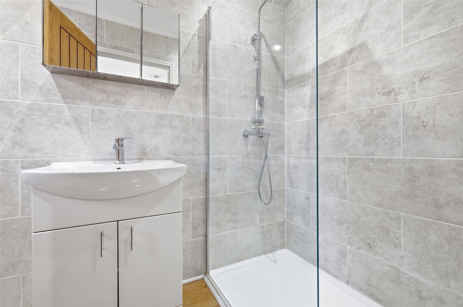 Aldersbrook Road, London, E12 Image 22