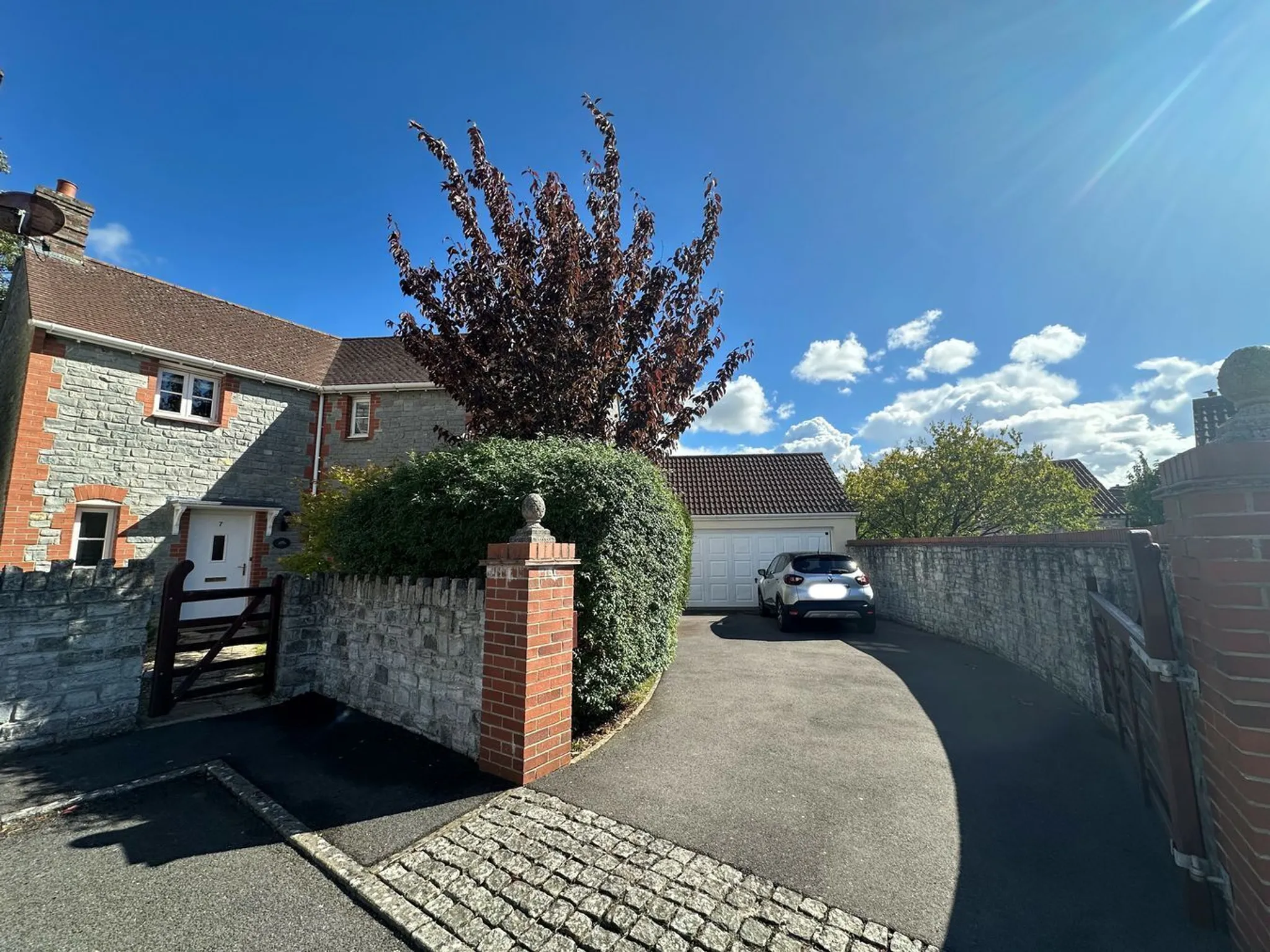 https://mr0.homeflow-assets.co.uk/files/photo/image/48124/0814/_x_/51697267.jpg