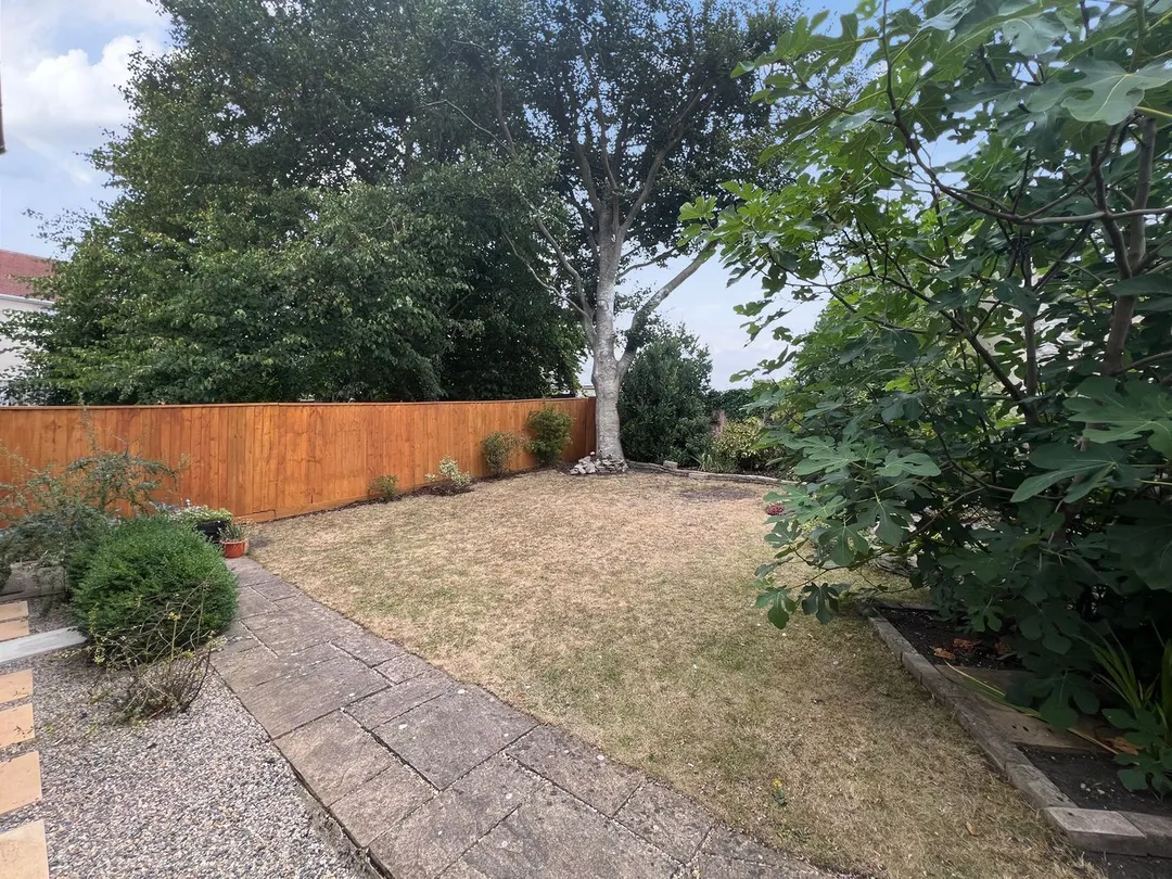 https://mr0.homeflow-assets.co.uk/files/photo/image/48124/0816/_x_/50906980.jpg
