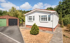 Lakeside Close, New Park, Bovey Tracey, Newton Abbot, TQ13 photo