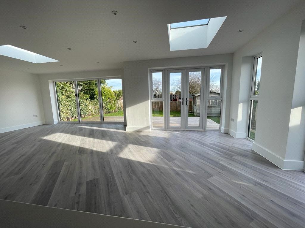 Park Gardens, Hawkwell, Hockley, Essex, SS5 Image 3