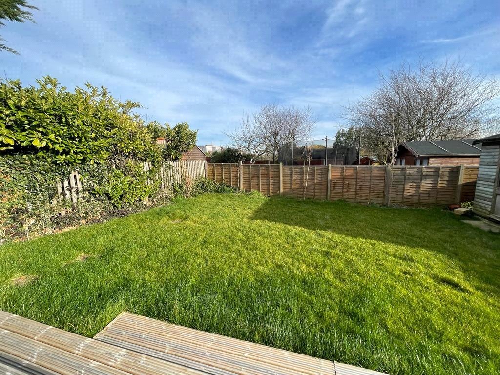 Park Gardens, Hawkwell, Hockley, Essex, SS5 Image 4