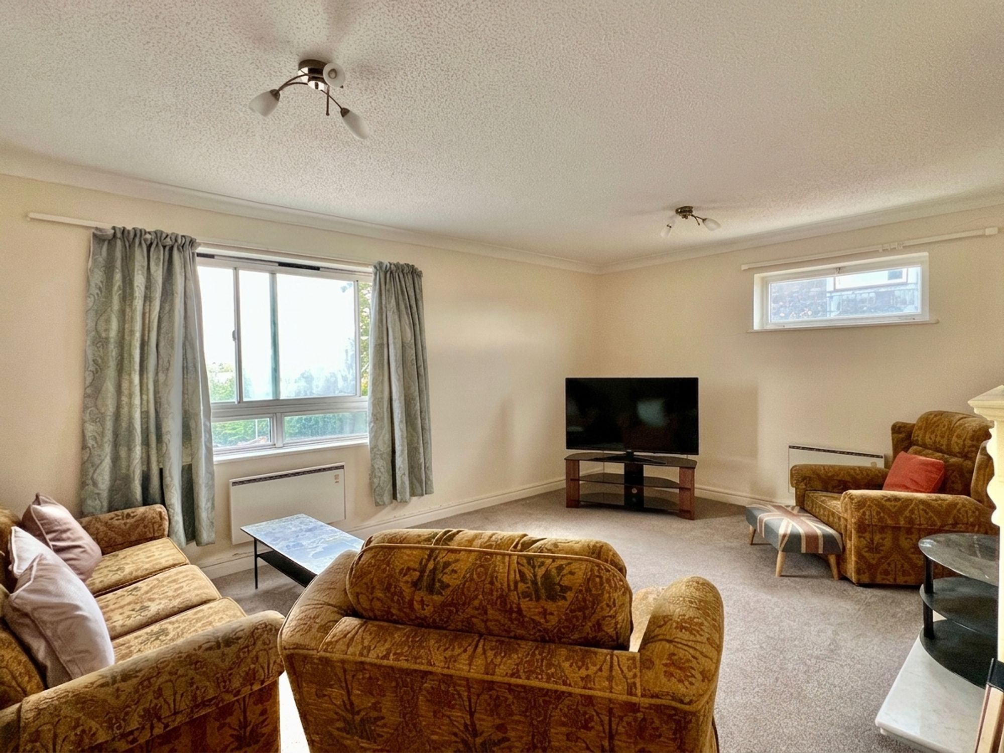 Compass Rise, Osborne Court - NO onward chain! Image 3