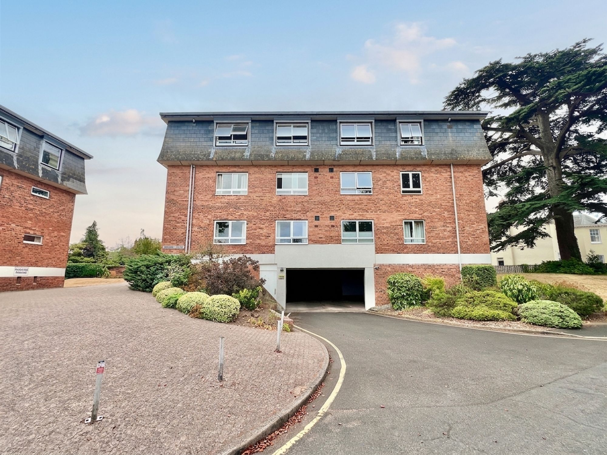 Compass Rise, Osborne Court - NO onward chain! Image 15