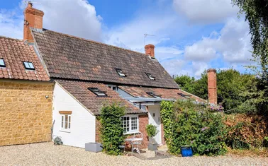 Haselbury Plucknett, Crewkerne