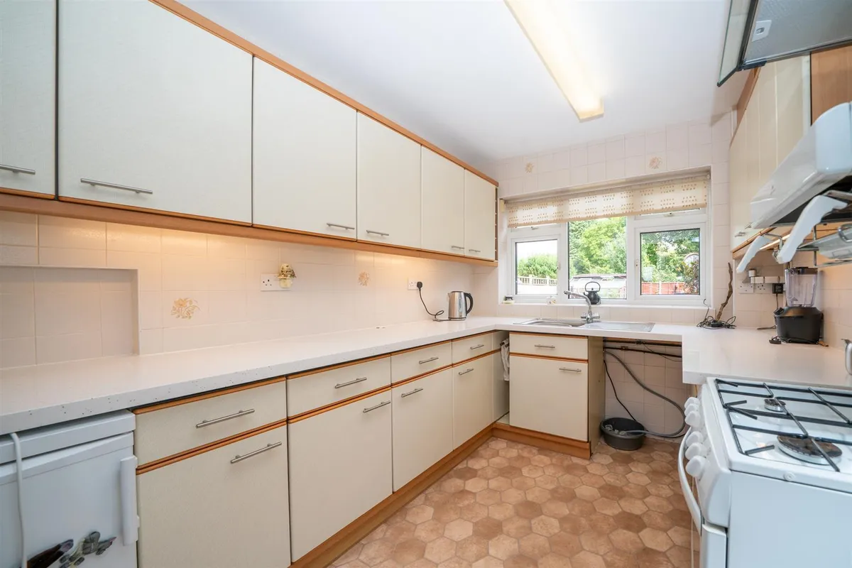 Brickfield Avenue, Leverstock Green, Hemel Hempstead, Hertfordshire, HP3 8NP