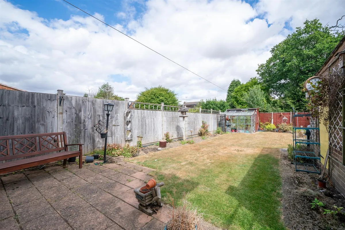 Brickfield Avenue, Leverstock Green, Hemel Hempstead, Hertfordshire, HP3 8NP