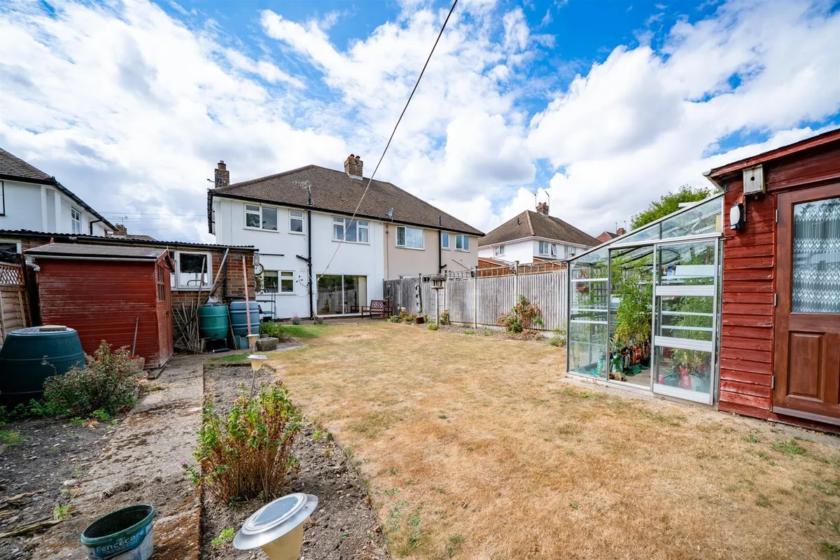 Brickfield Avenue, Leverstock Green, Hemel Hempstead, Hertfordshire, HP3 8NP
