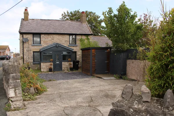 Fully Furnished - Bryn Road, Towyn