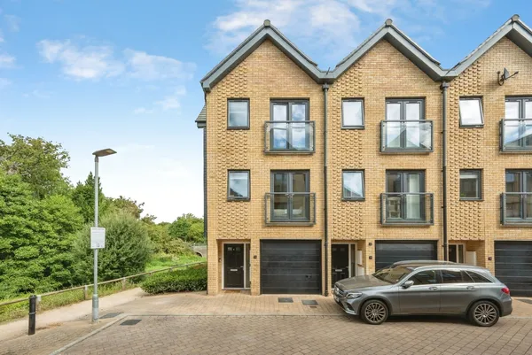 Daffodil Close, MITCHAM, Surrey, CR4