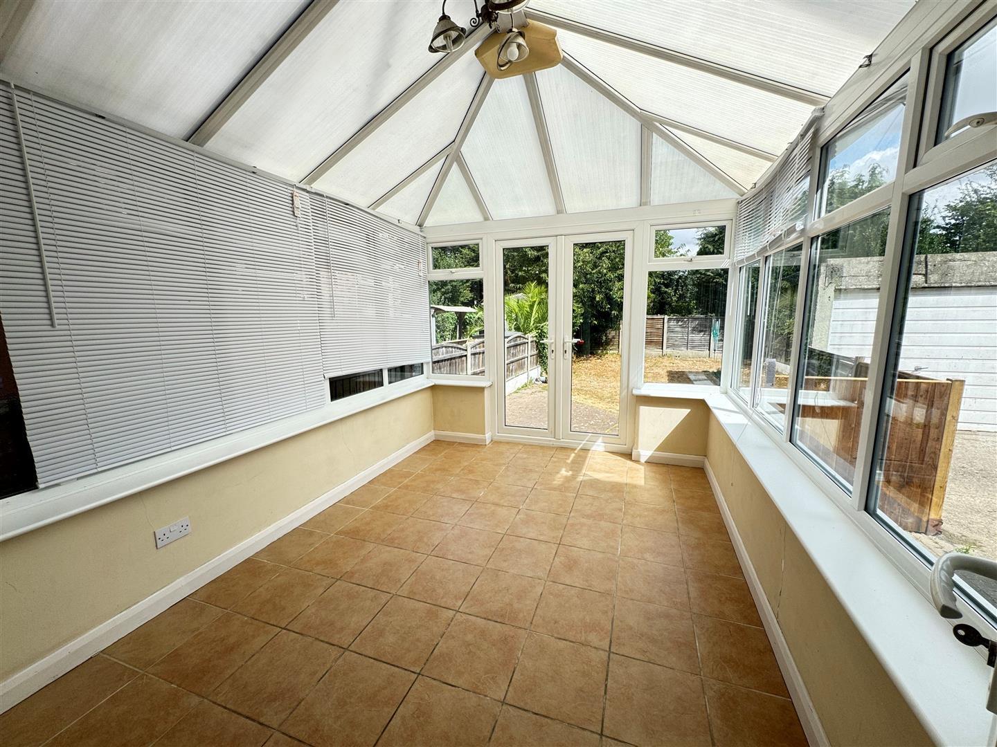 Carlton Avenue, Westcliff-On-Sea Image 3