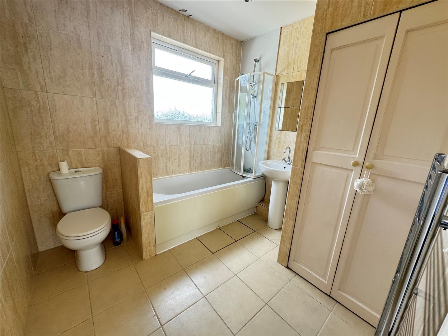 Carlton Avenue, Westcliff-On-Sea Image 7