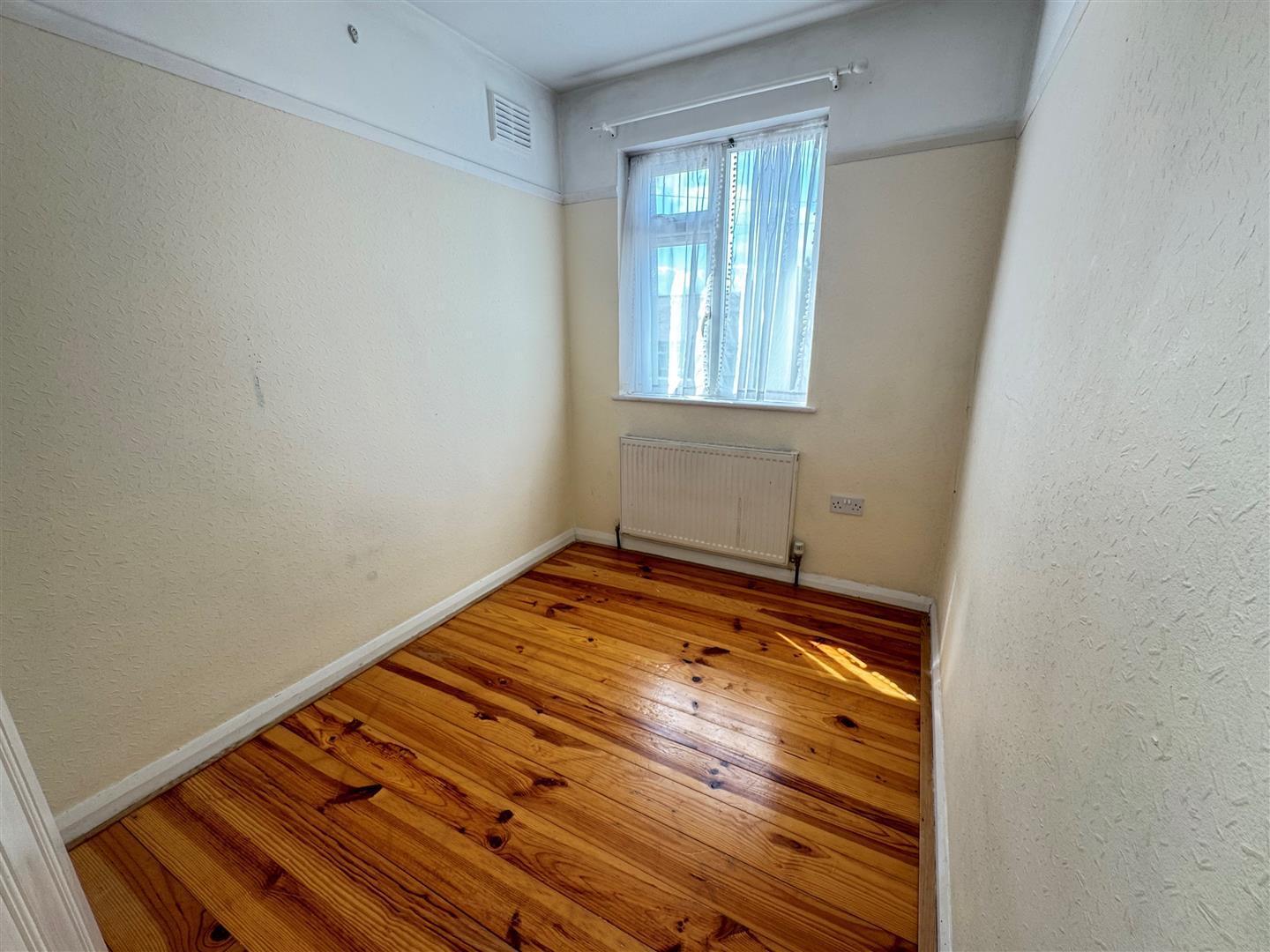 Carlton Avenue, Westcliff-On-Sea Image 10