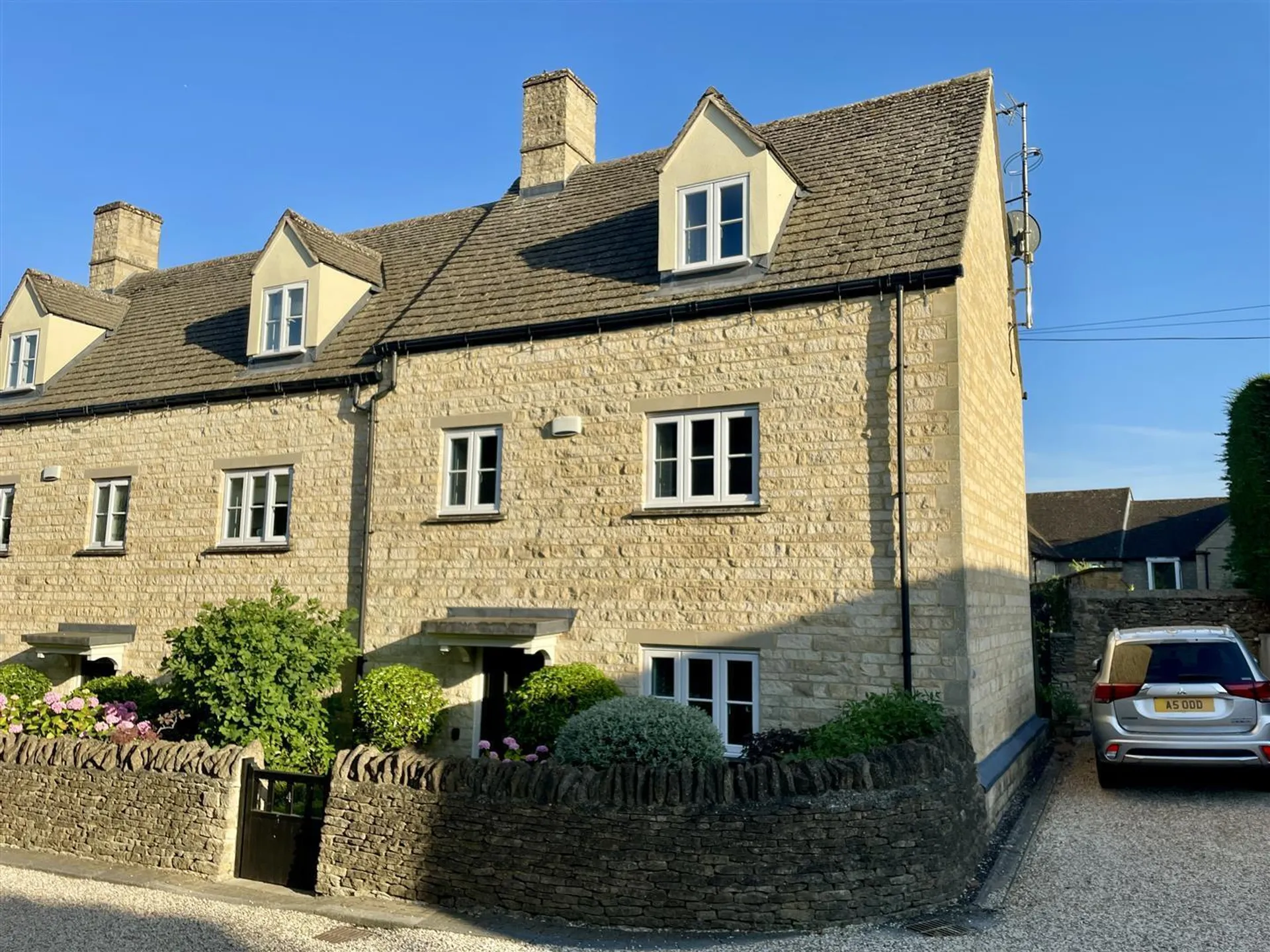 Property photo top 0