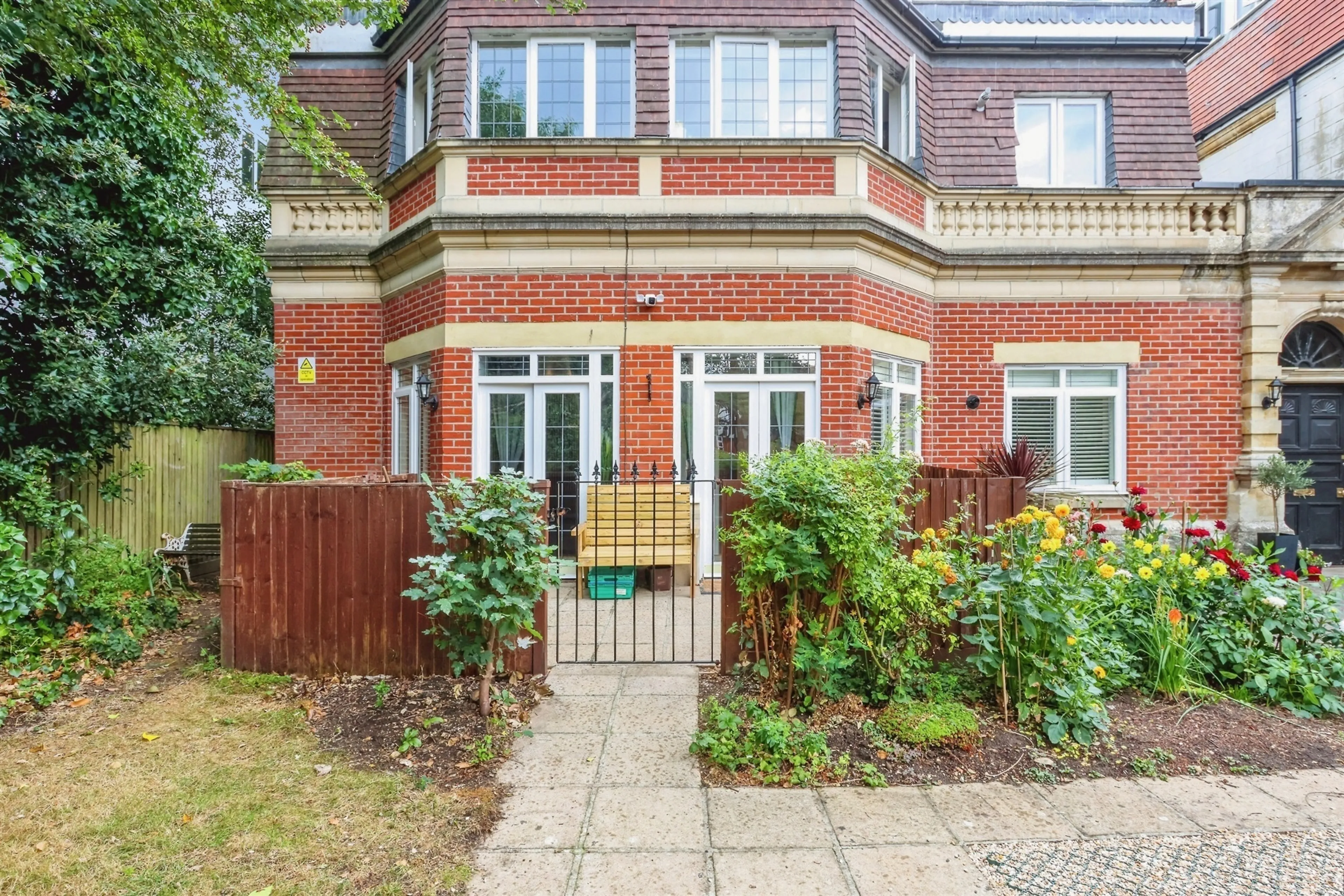 Property photo 0