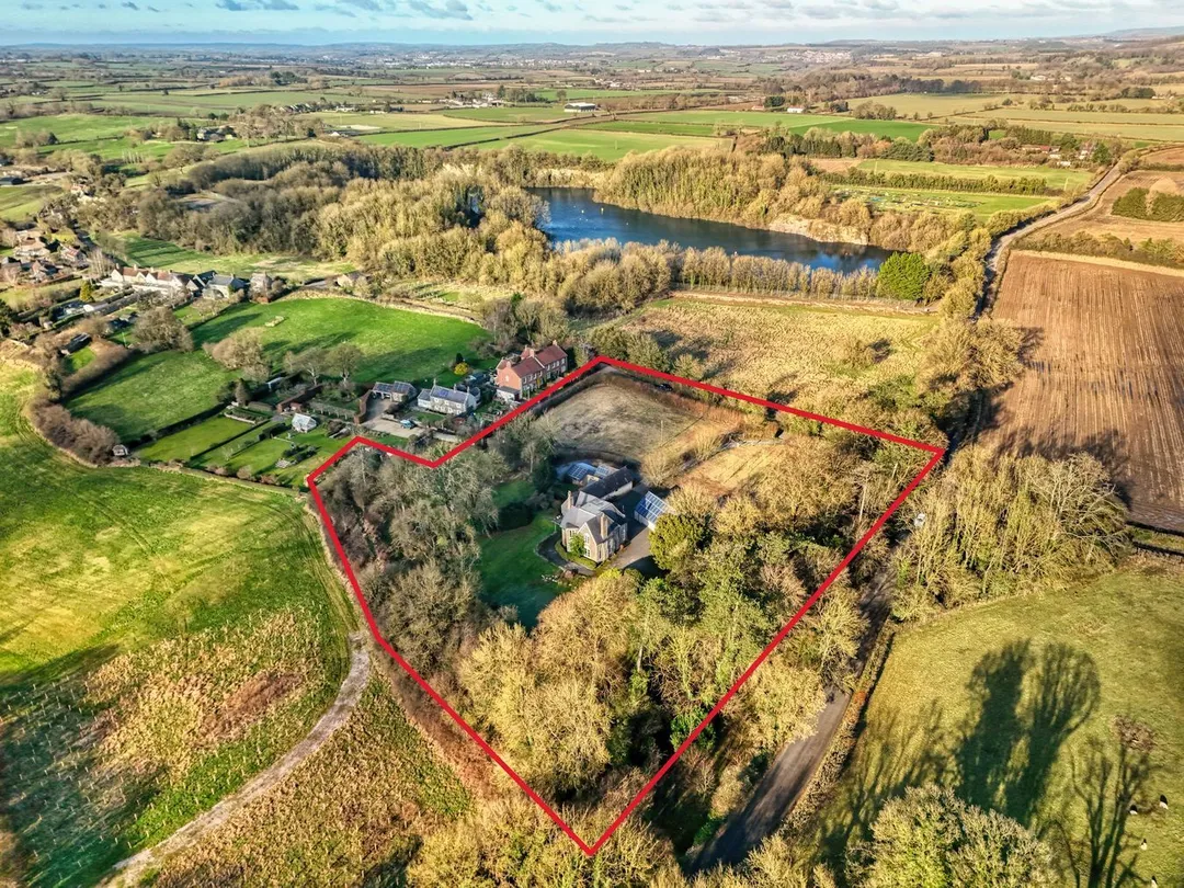 https://mr0.homeflow-assets.co.uk/files/photo/image/48126/2025/_x_/39886060.jpg