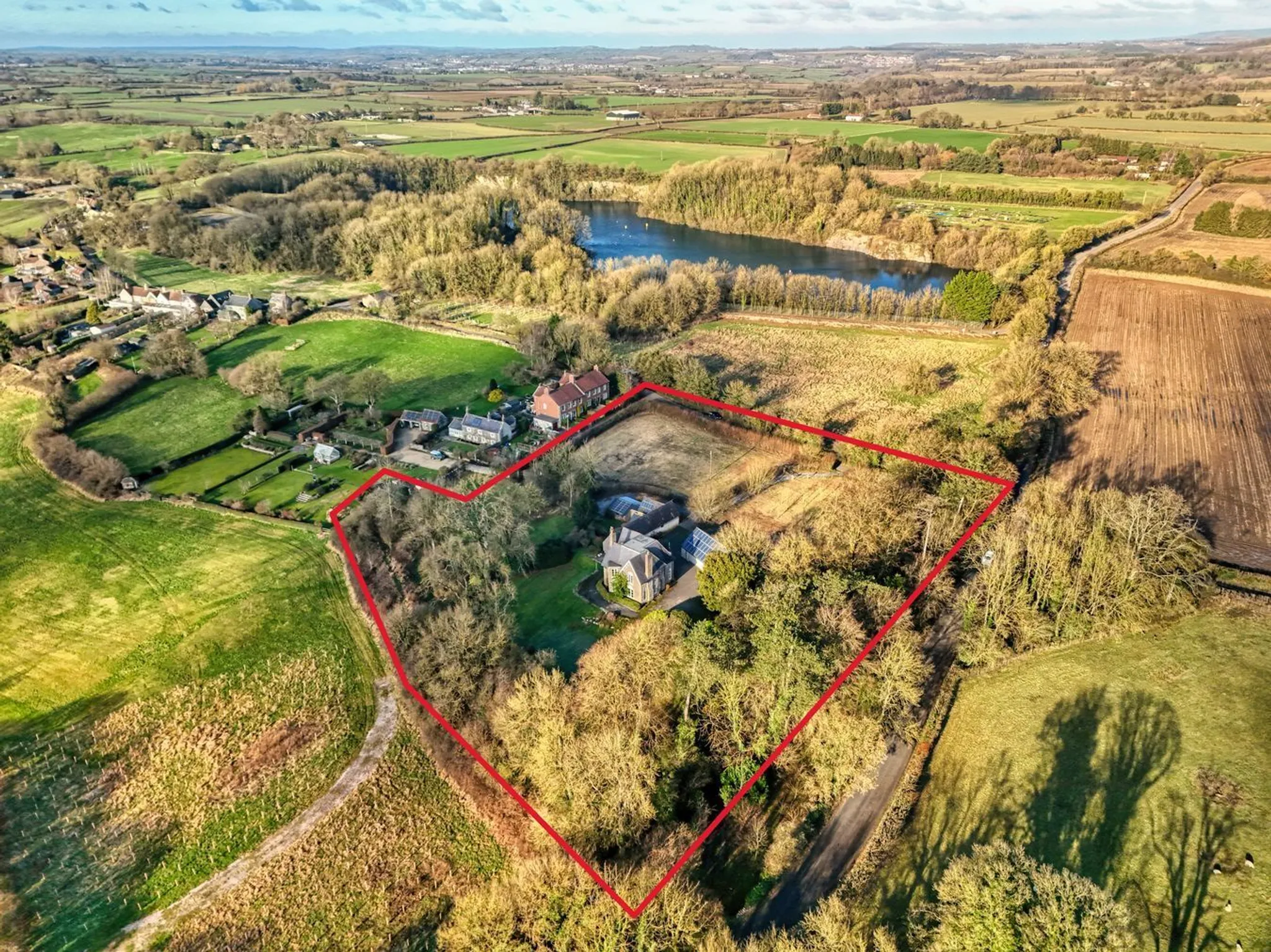 https://mr0.homeflow-assets.co.uk/files/photo/image/48126/2025/_x_/39886060.jpg
