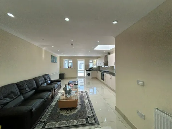 Bainbridge Road, Romford, RM9 5UU
