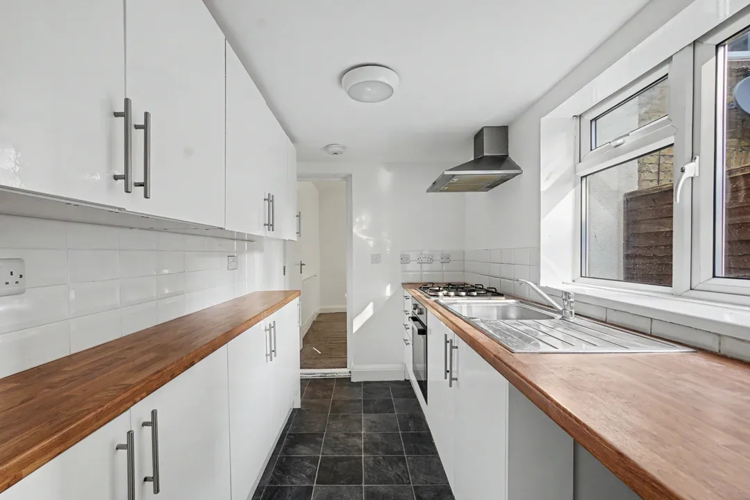 https://mr0.homeflow-assets.co.uk/files/photo/image/48127/0485/_x_/24017_rdhacb_83306513_IMG_1.jpg
