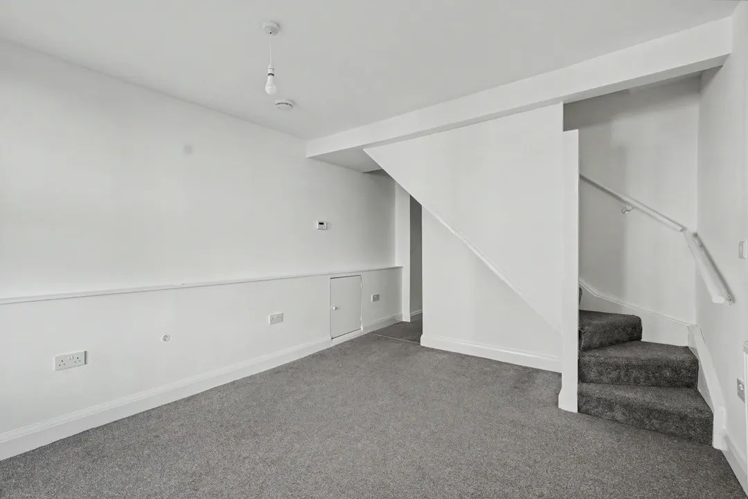 https://mr0.homeflow-assets.co.uk/files/photo/image/48127/0488/_x_/24017_rdhacb_83306513_IMG_2.jpg