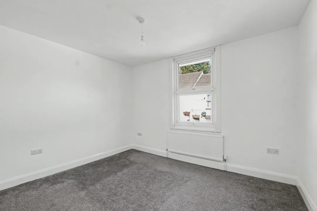 https://mr0.homeflow-assets.co.uk/files/photo/image/48127/0492/_x_/24017_rdhacb_83306513_IMG_5.jpg