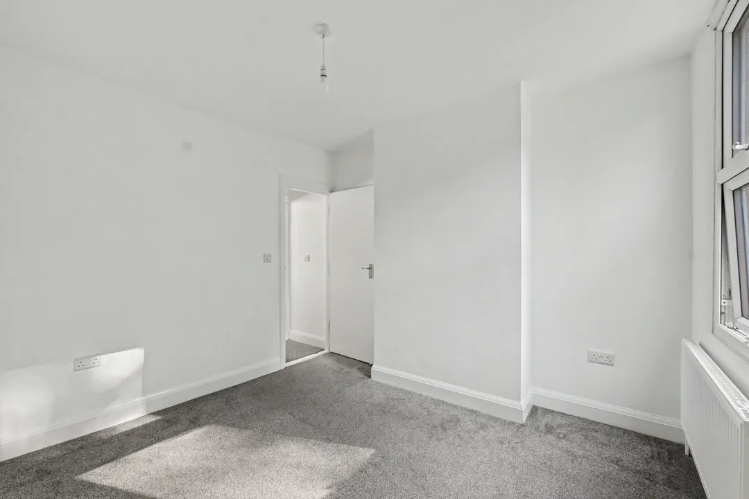 https://mr0.homeflow-assets.co.uk/files/photo/image/48127/0493/_x_/24017_rdhacb_83306513_IMG_6.jpg