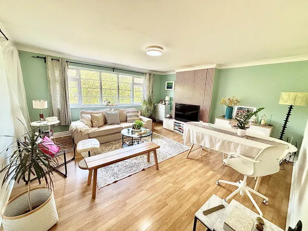 Woodford house, South Woodford E18 2ES