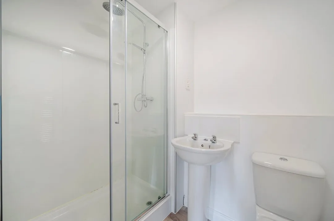 https://mr0.homeflow-assets.co.uk/files/photo/image/48127/3442/_x_/SOU260370_17.jpg