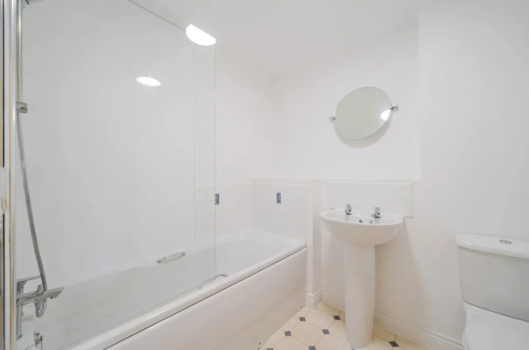 https://mr0.homeflow-assets.co.uk/files/photo/image/48127/3476/_x_/SOU260370_25.jpg