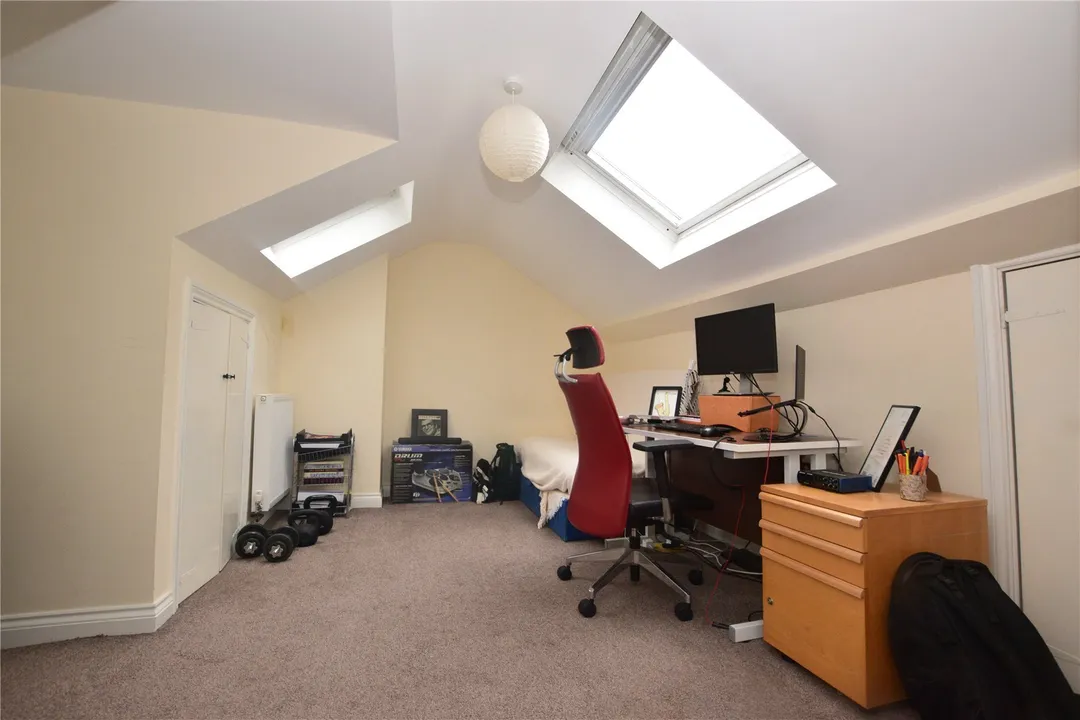 https://mr0.homeflow-assets.co.uk/files/photo/image/48127/5476/_x_/OCL180073_12.jpg