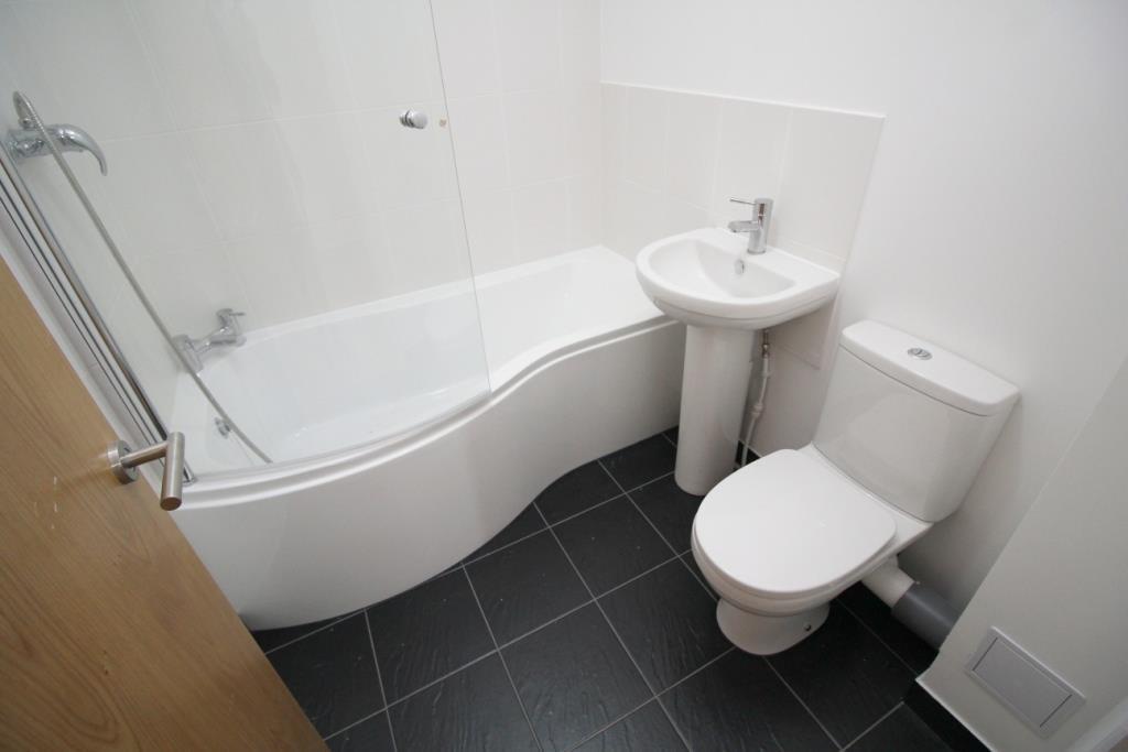 London Road, Lowfield Heath Image 4